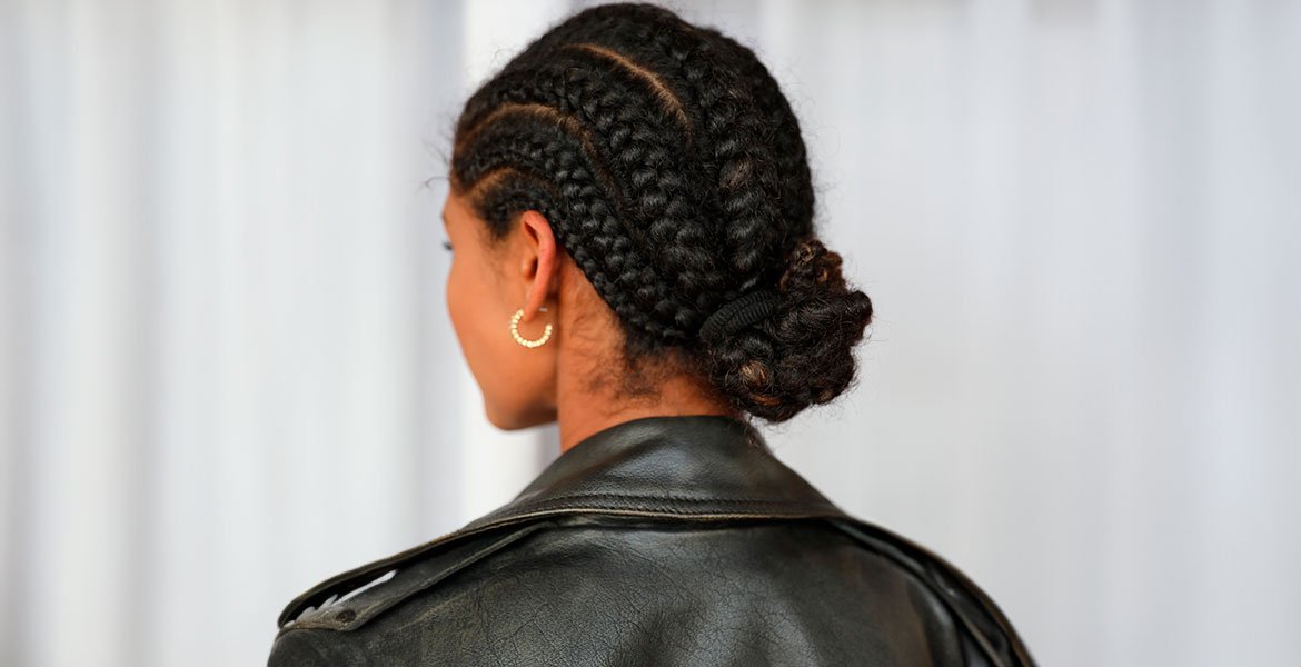 Inspiração de penteado com trança embutida